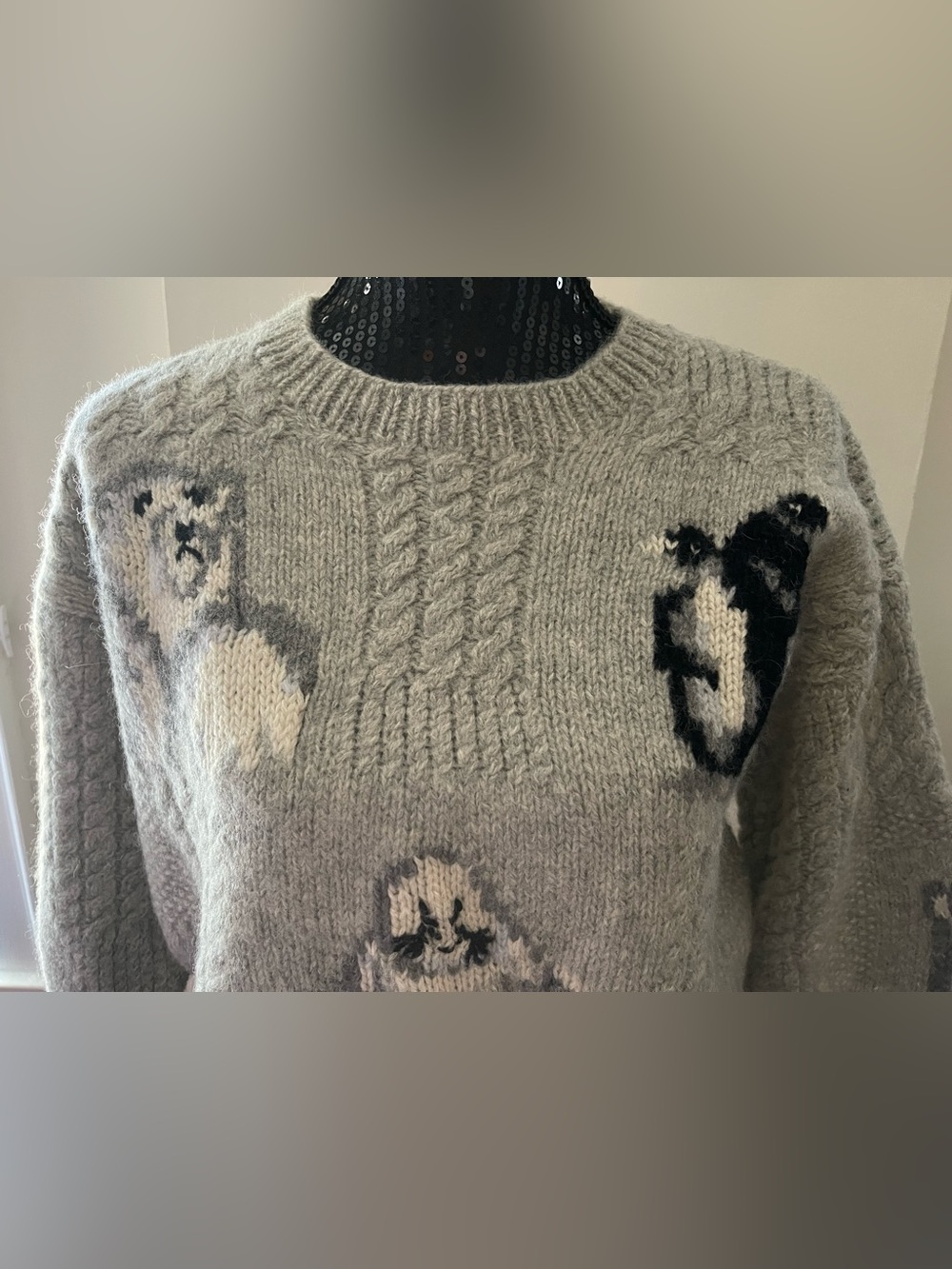 The Eagles Eye Gray Wool Cable Knit Seal Polar Bear Motif Sweater Size Medium - Picture 2 of 11